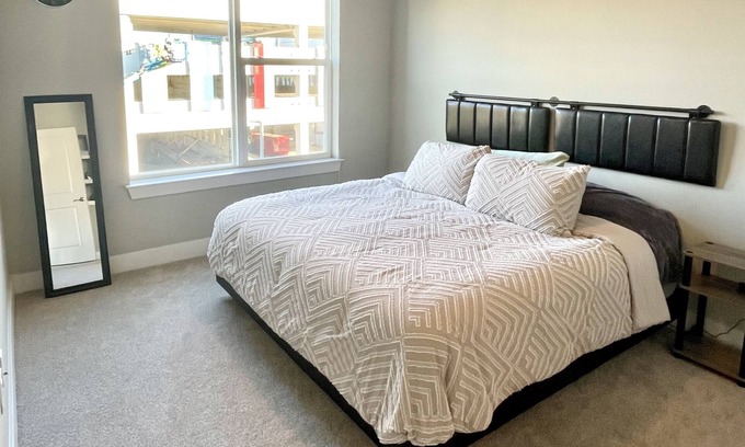 King of Prussia Apartamento | Spread Out & Stay Together! 5-Bedroom Combined Apartment in King of Prussia!
