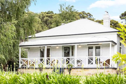 Crafers Casa | SPRIGG COTTAGE Adelaide Hills Luxury Retreat