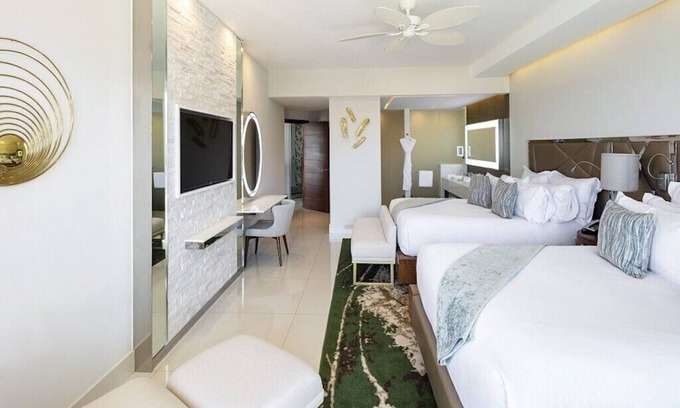 Zona Hotelera Complejo | Spring Break Garza Blanca Cabo! 5Diamond Resort, 3 Bed and 3.5 Bath Oceanfront