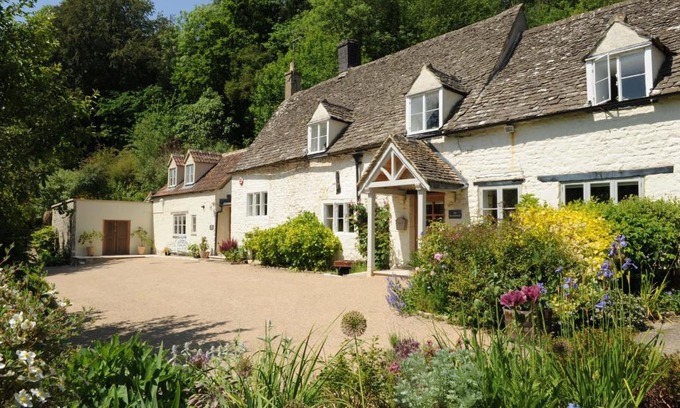 Stroud Casa | Spring Cottage