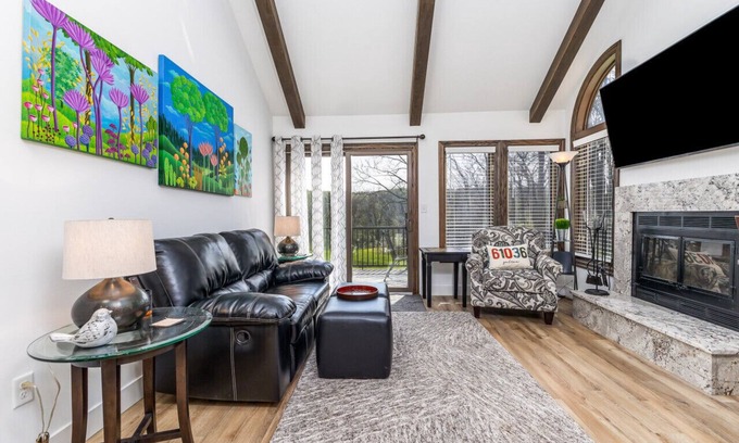 The Galena Territory Casa | Spring Creek Remodeled Getaway