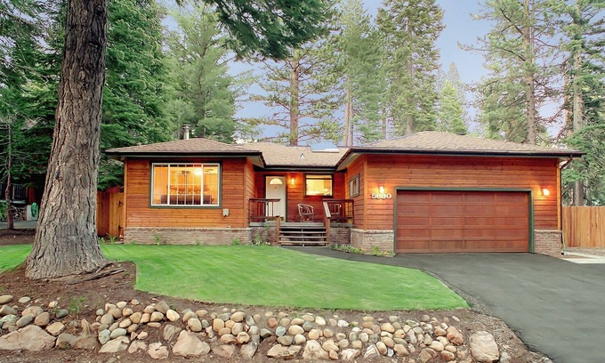 Carnelian Bay Casa | A solo 10-20 minutos de Northstar y Squaw, enorme patio cercado, Big HOTTUB