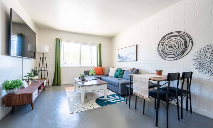 Rincon Heights Apartamento | Spring Dream! 2BR Apt w/ Parking in the Heart of DT!