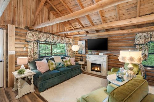 Rudy Casa | Spring Hill Farm - The Pampered Peacock
