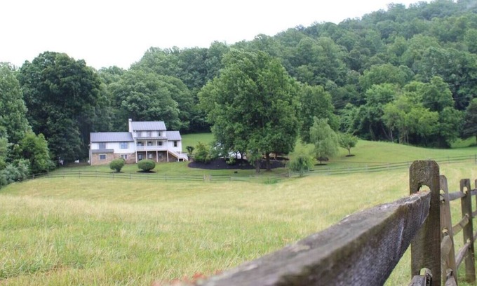 Etlan Casa | Spring Hill Mountain Retreat
