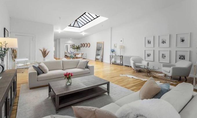 SoHo Apartamento | Spring PH by StayHaus | 2BR Full-floor Soho Loft