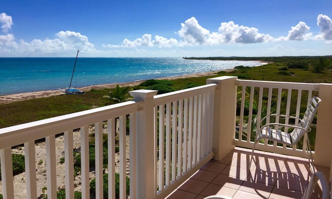 Wheeland Settlement Condominio | Sea Breeze - 2BR / 2Bath Ocean / Beach Front Penthouse Unit-Tranquil Northwest Point