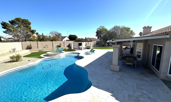 Glendale Casa | Spring Training Dream! Large yard, salt water pool/spa, billiards/ping pong
