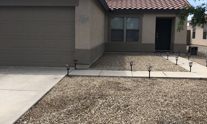 Surprise Casa | Hermosamente remodelada casa 3BD, 2BA en Surprise, AZ