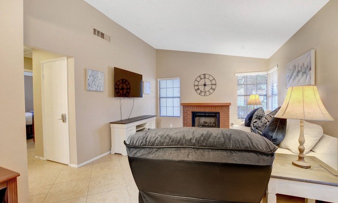 Spring Valley Casa | Spring Valley 2 Bedrooms 5 Miles from the Strip
