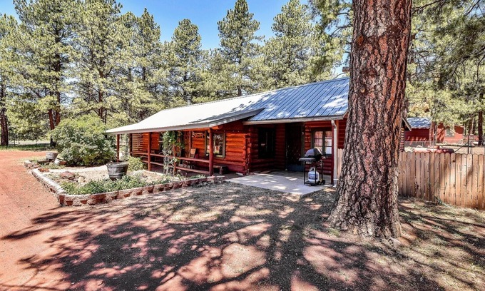 Parks Cabina | Spring Valley Retreat | 5 Historic Cabins | Sleeps 24 | Near Grand Canyon & Flagstaff