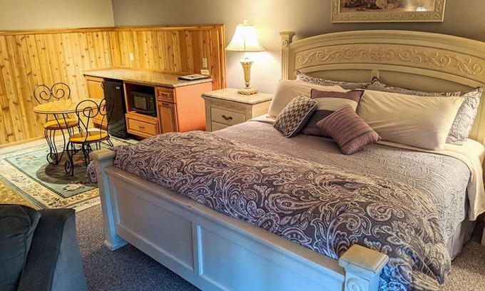 Prudenville Cama Y Desayuno | Springbrook Inn East Room
