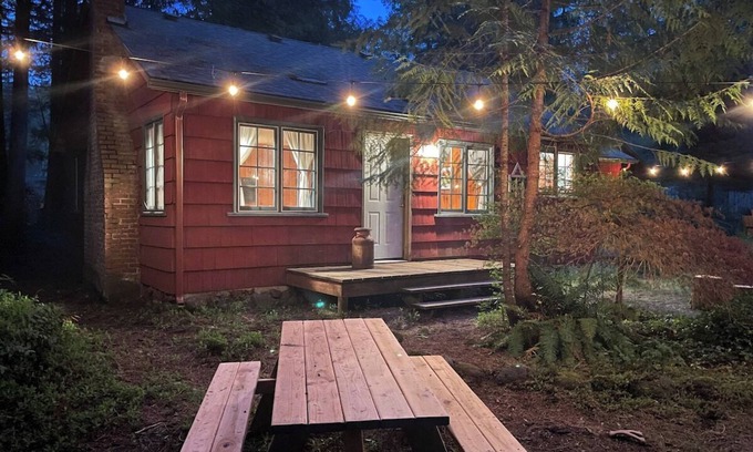 Mount Hood Village Cabina | Springbrook Cabin 2BR Retro Charm w Fireplace