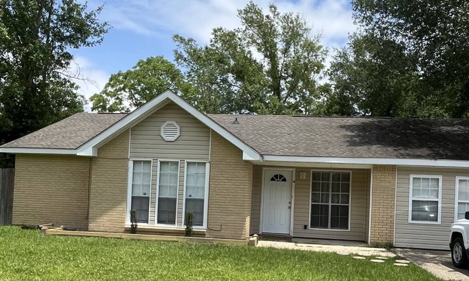 D'Iberville Casa | Springdale house