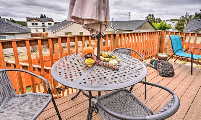 Springfield Apartamento | Springfield Apt with Deck and Central Location!