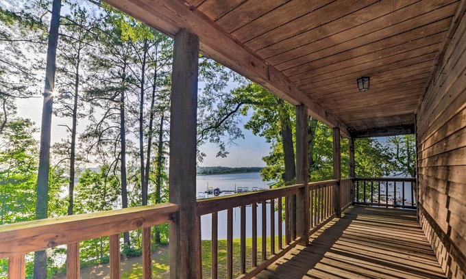 Springville Cabina | Springville Cabin on Kentucky Lake w/ Deck!