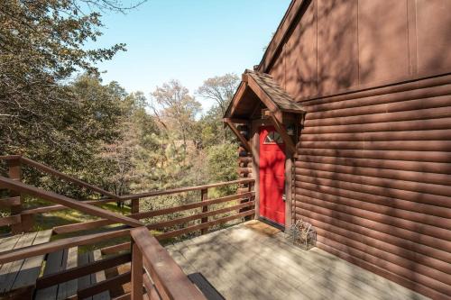Cedar Glen Casa | Sprocket Hollow Treetop A-Frame Log Cabin