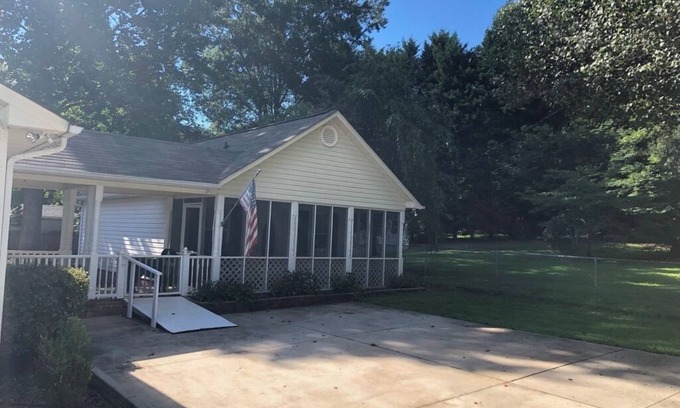 Denver Cabaña | Squirrel Haven Cottage on Lake Norman