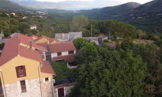 Bribir Apartamento | Aparte. Velebit: clima, estacionamiento, WiFi ... ¡tanto descanso y relajación!