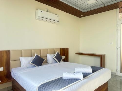 Chikkamagaluru Hotel | SS Luxury Comforts - Twin Sharing