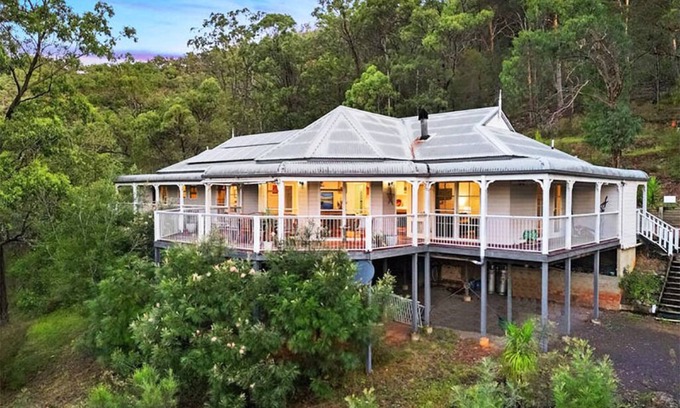 St. Albans Casa | St Albans Homestead - a cozy farmhouse in the heart of St Albans Village