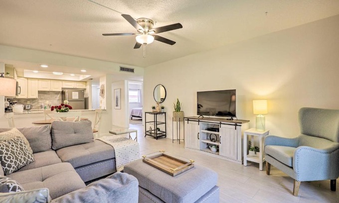 Crescent Beach Apartamento | St Augustine Getaway with Porch 1 Block to Beach!
