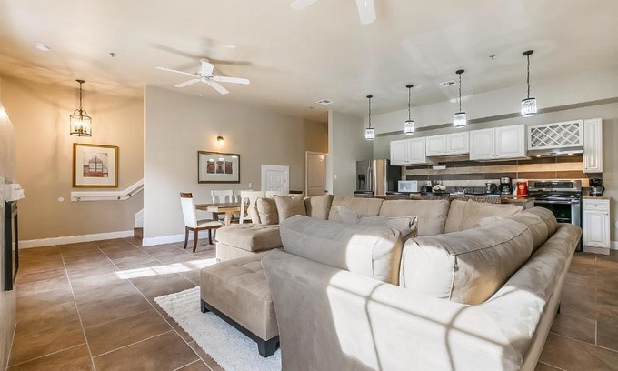 Faubourg Lafayette Apartamento | St Charles Ave Urban Retreat with Luxury Amenities