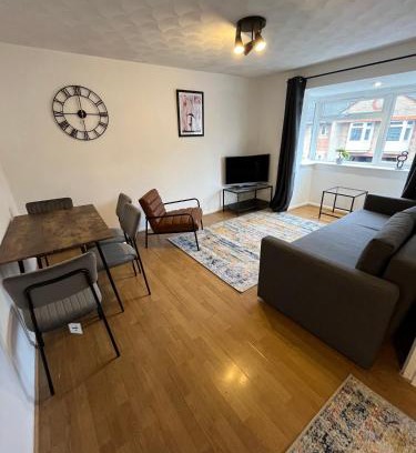 Portswood Apartamento | St Denys 2 bedroom flat, Convenient location next to station, Great for contractors