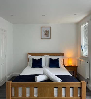 Headington Casa | St Helens House Incredible Location with Parking & Garden