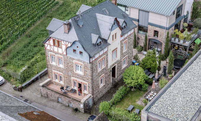 Ediger Cabaña | St. Jakobshof for families - barbecue terrace, sports cellar & vineyards