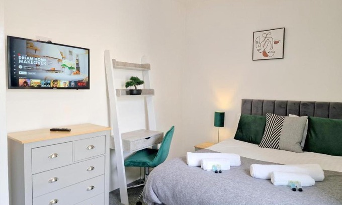 Burnley Casa | St Johns House 3 Ensuite Rooms Available