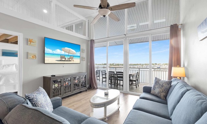 Meadows Condominio | St. Johns Waterfront 4BR Penthouse Pool Dock Park