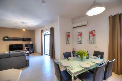 Ta' Giorni Apartamento | St Julians Lovely 3 Bedrooms By Homely