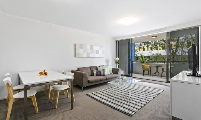 St. Leonards Apartamento | St Leonards- HERB8 - Herbert Street - Modern 1BR with Balcony, Parking Pool in St Leonards