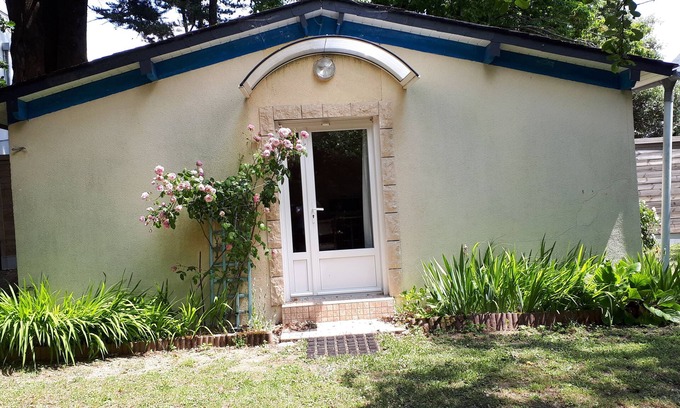 Saint-Marc-sur-Mer Apartamento | St. marc sur mer, en un jardín arbolado, agradable estudio para 2 personas.