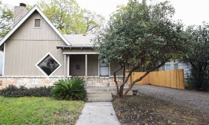 Tobin Hill Casa | St. Mary's strip cottage walking distance to Pearl