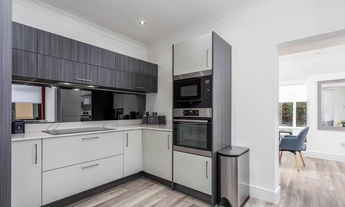 Troon Apartamento | St Meddans Mews - Donnini Apartments