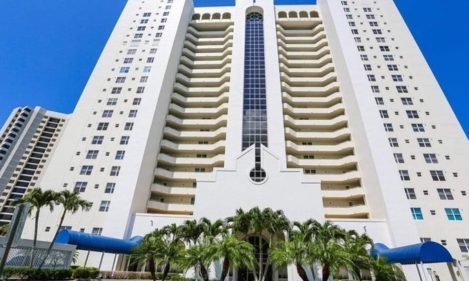 Pelican Bay Condominio | St. Nicole Condo in Pelican Bay, Naples, Florida with Gorgeous Gulf Views