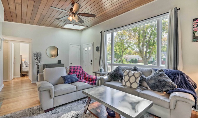 Highland Casa | St Paul Abode w/ Deck ~ 6 Mi to Minneapolis!