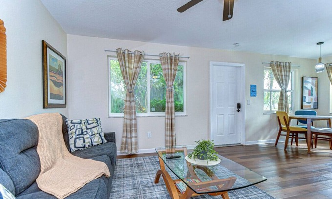 Pinellas Park Apartamento | St. Pete Apt 10 mins to DTSP Pet Friendly #1