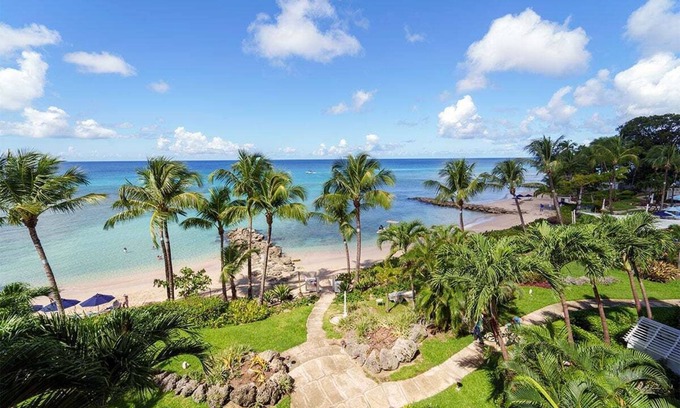 Little Battaleys Apartamento | St Peter's Bay 402 - Modern Beachfront Condo