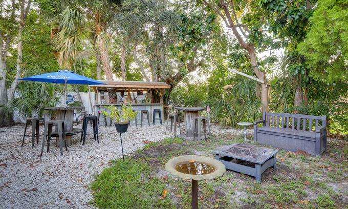 South Pinellas Community Council Casa | St Petersburg Home w/ Yard & Grill: 2 Mi to Beach!