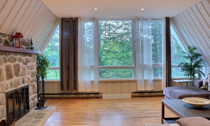 Saint-Sauveur Chalet De Esquí | St Sauveur Chalet retreat, w/Fireplace & SAUNA, mins from St Sauveur ski hills!