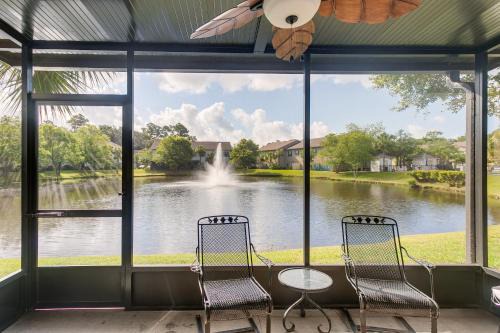 Saint Simons Island Casa | St Simons Island Haven Screened Porch, Pond View!