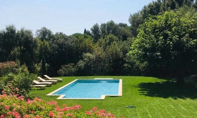Saint-Tropez Villa | Impresionante villa cerca del centro de St Tropez (5 minutos Places des Lices)