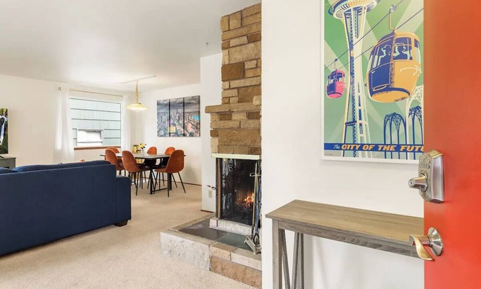 White Center Casa | ST28: 60's Seattle Retro