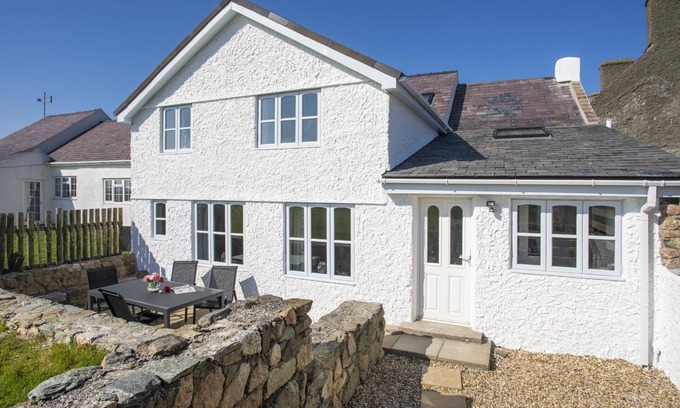 Llanfaethlu Cabaña | STABL BACH, pet friendly, character holiday cottage in Llanfaethlu