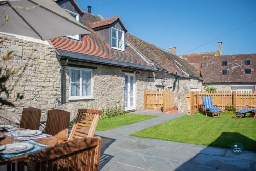 Holworth Casa | Stable Cottage at Poxwell Manor