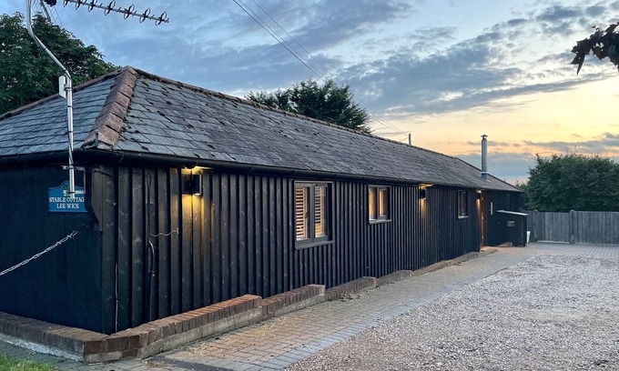 Brightlingsea Cabaña | Stable Cottage at Lee Wick Farm Cottages