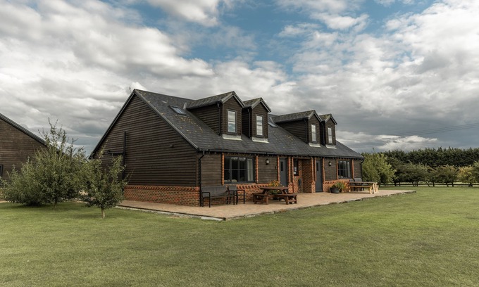 Saint Mary Hoo Cabaña | Stable Cottages - acogedor hogar lejos del hogar alojamiento